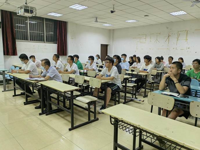 化环海角视频
第一分会场