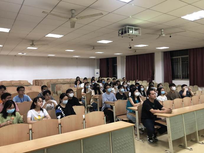 化环海角视频
第二分会场